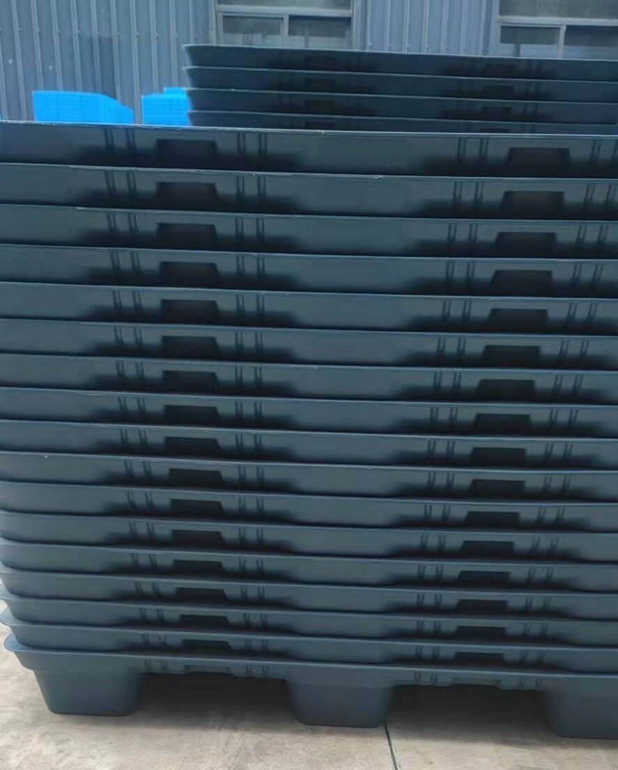 Schwarze, quadratische, stabile, schachtelbare Versandpaletten aus recyceltem Kunststoff