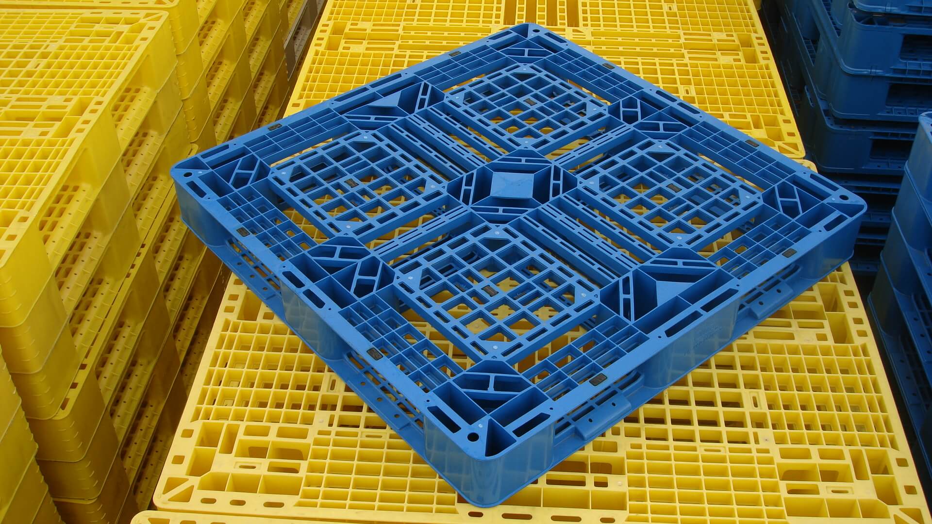 Quadratische HDPE-Bodenpaletten aus leichtem Netzgewebe und dünnem Kunststoff