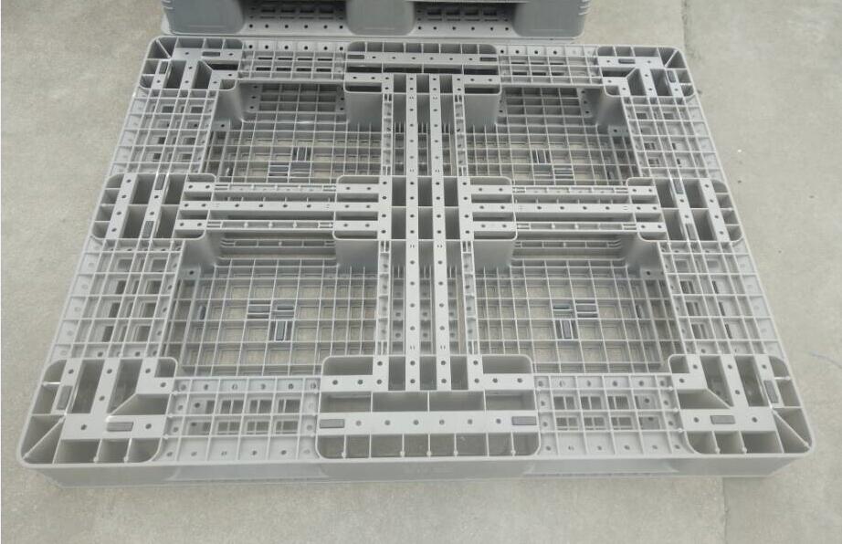 1410 x 1110 graue robuste stapelbare Lebensmittelpaletten aus Kunststoff