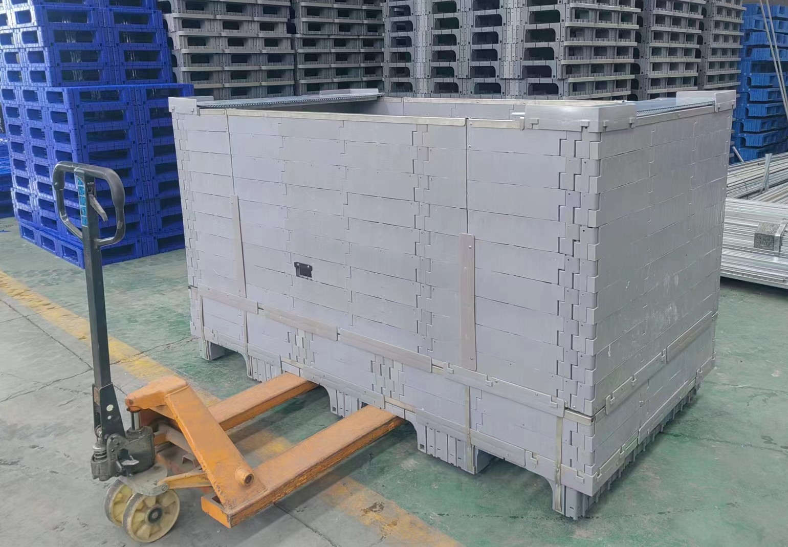 Hochleistungs-Palettenbox aus Kunststoff