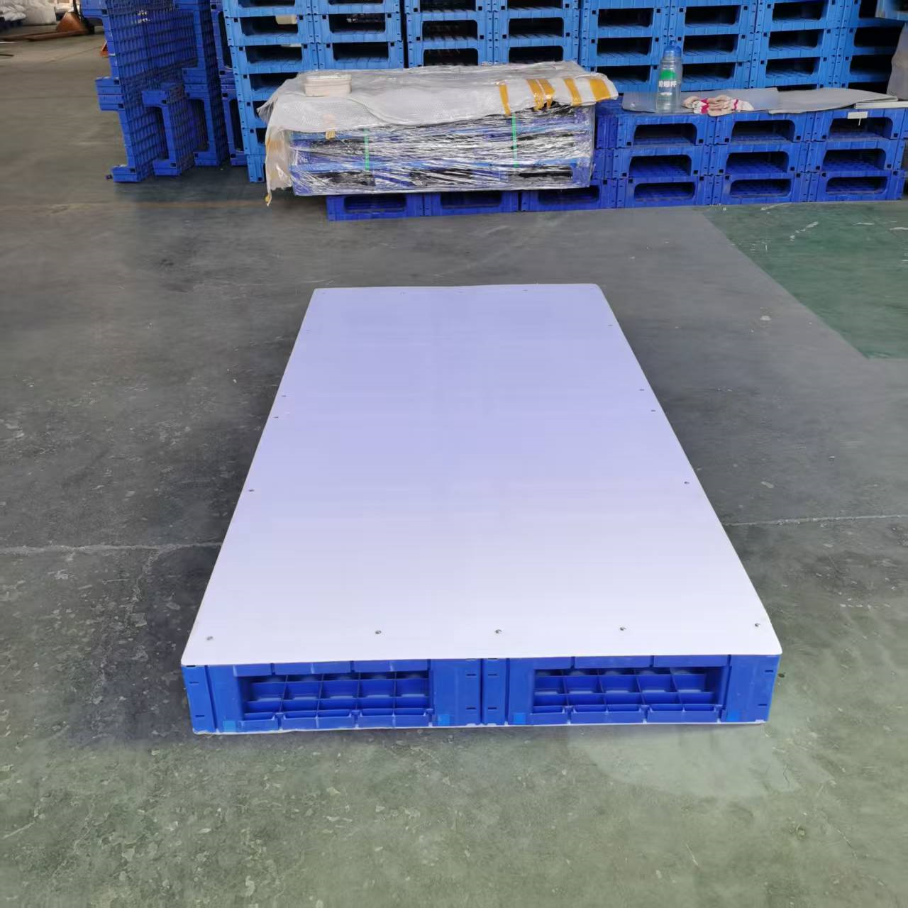 plastic modular pallet Modulpalette aus Kunststoff
