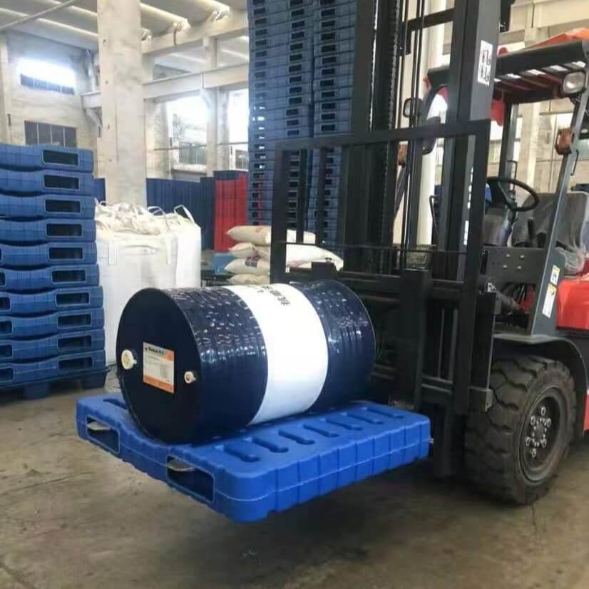 Hochleistungs-Kunststofftrommelpaletten mit Gabelstapler