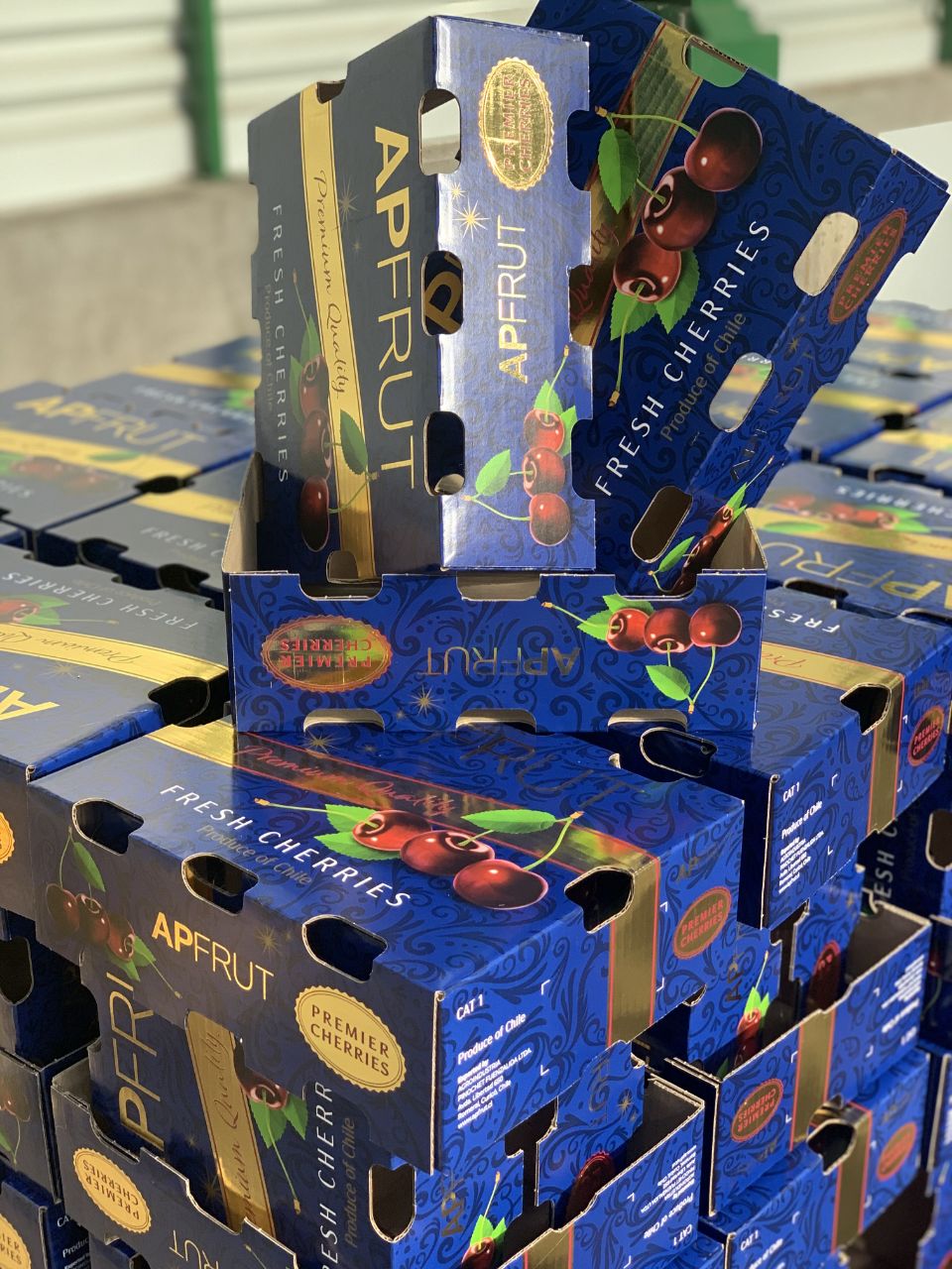 Corners and Ribbed load capacity 2.0 tons Kartons für den Obstversand