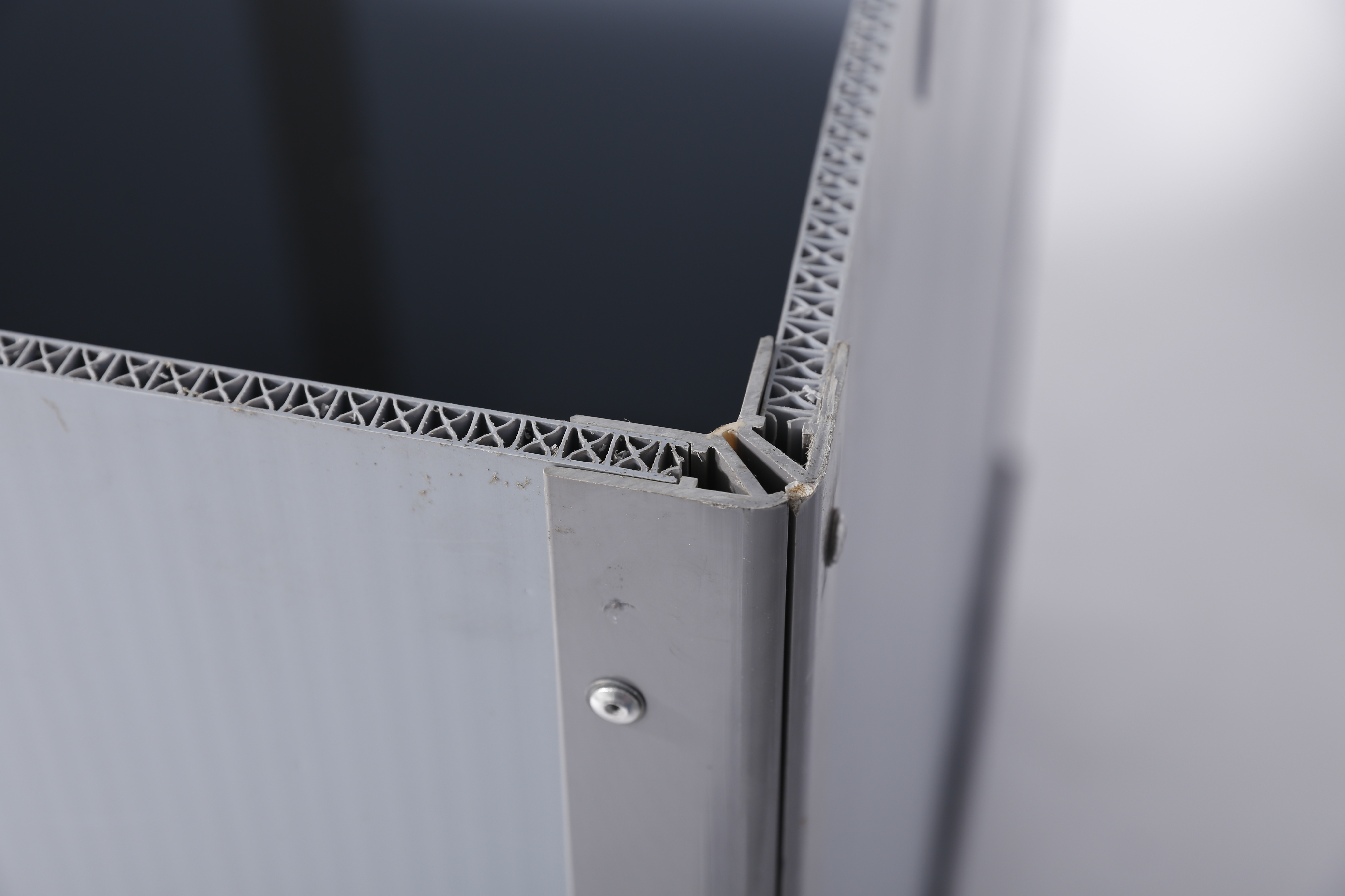 Wiederverwendbare Wellpappe-Kunststoffboxen, PP-&Auml;rmel, faltbare Kunststoffbox mit Palette und Deckel