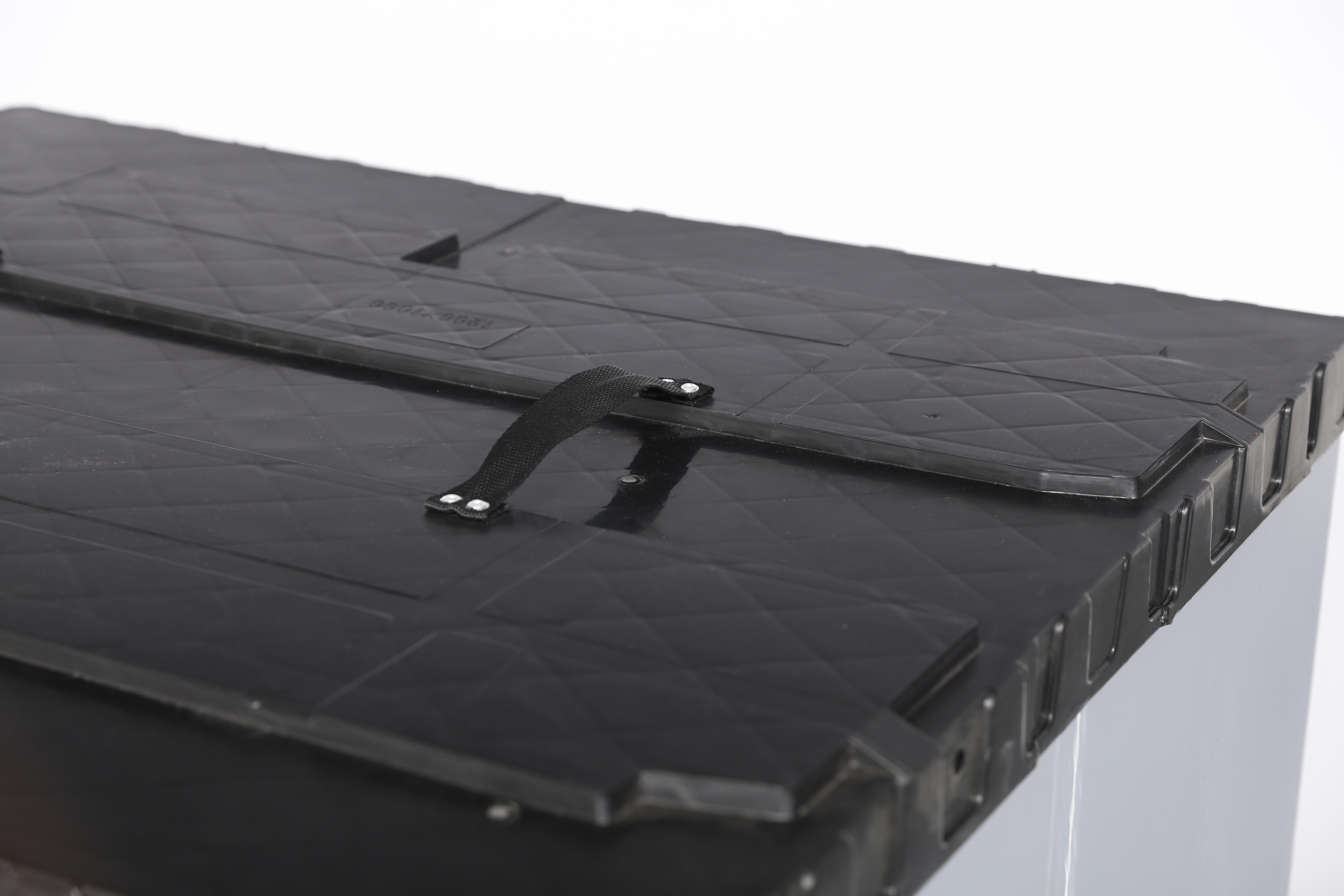 Box mit Palettenhüllen aus PP-Kunststoff mit Gussdeckel und Palette