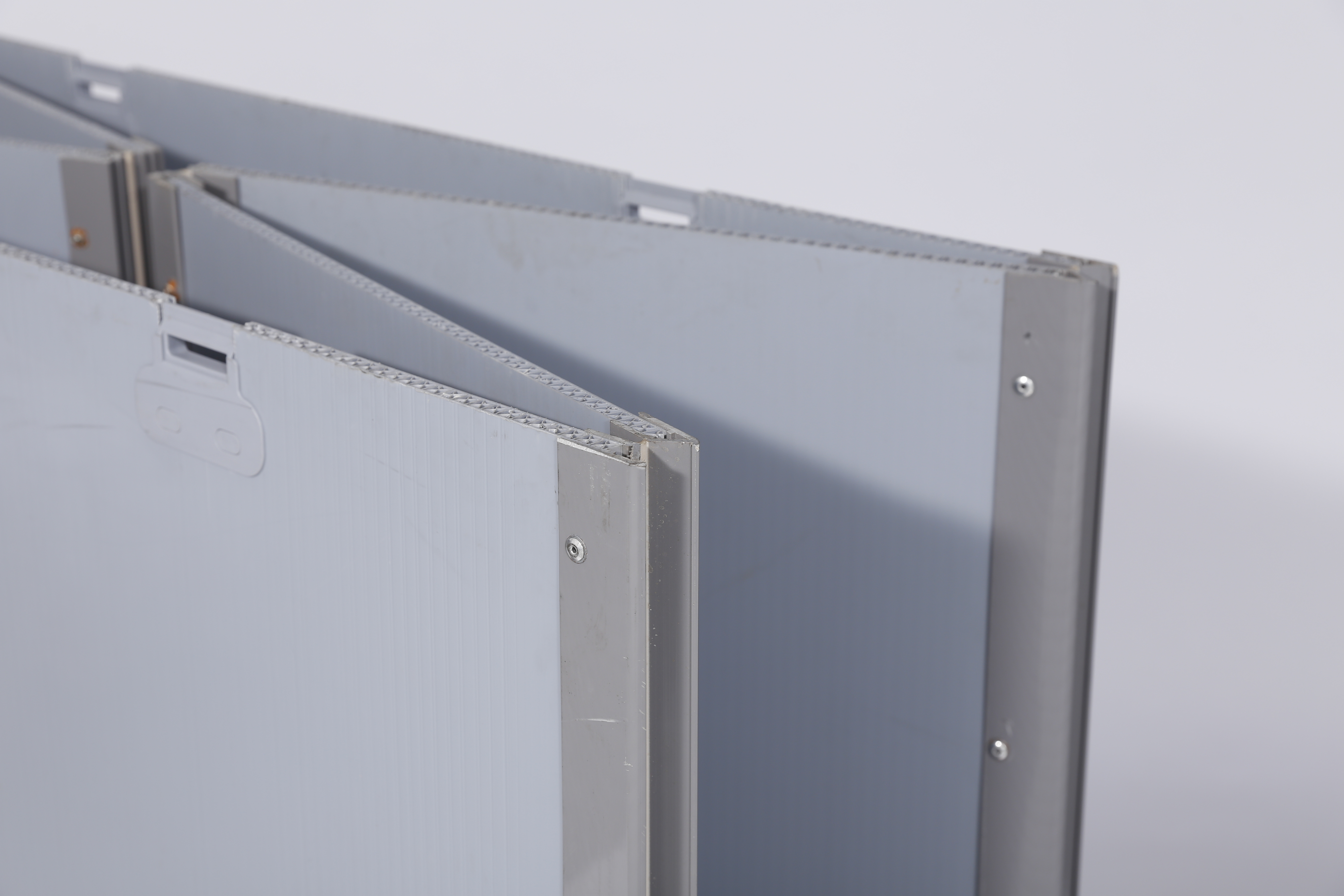 Wiederverwendbare Wellpappe-Kunststoffboxen, PP-&Auml;rmel, faltbare Kunststoffbox mit Palette und Deckel