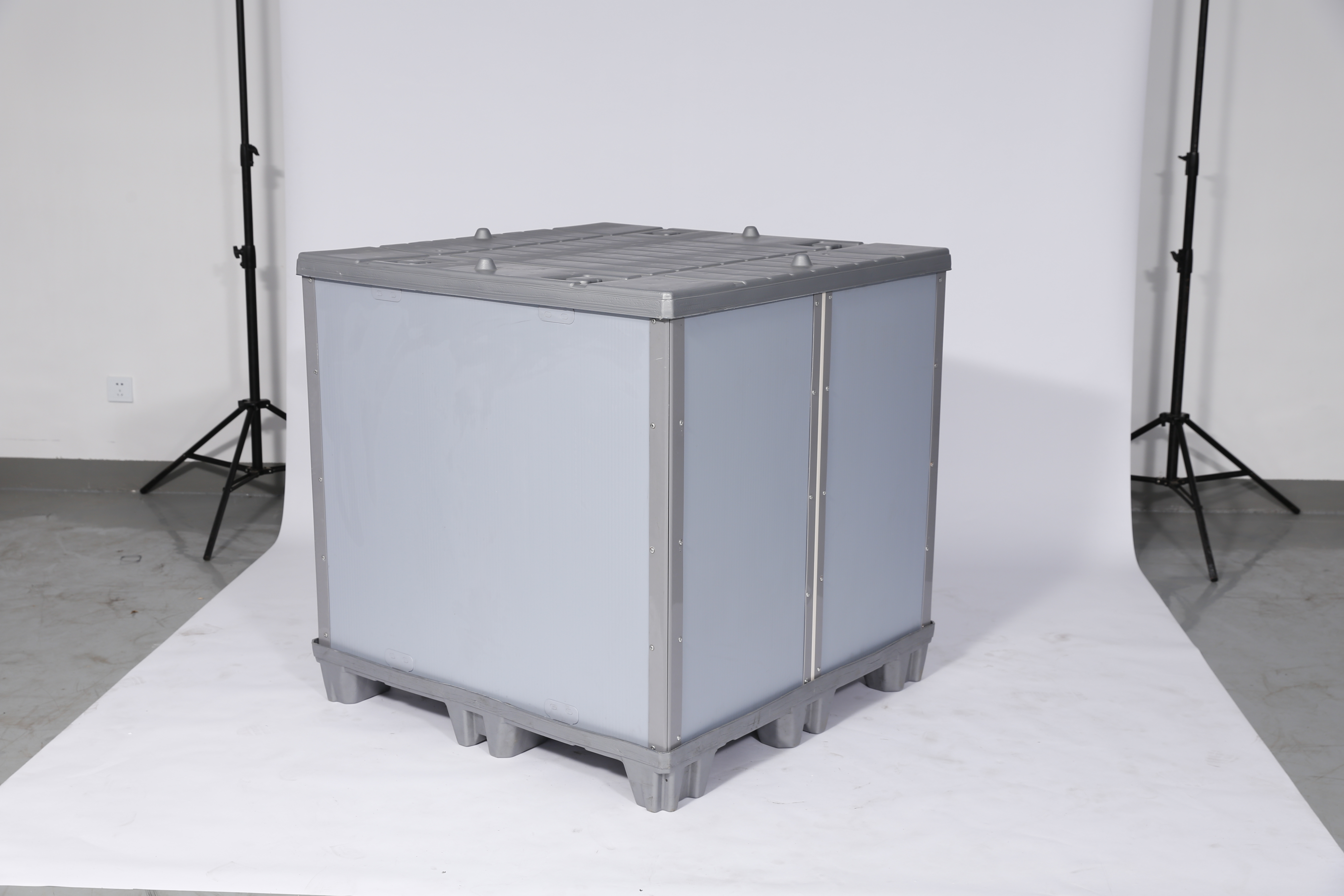 Wiederverwendbare Wellpappe-Kunststoffboxen, PP-&Auml;rmel, faltbare Kunststoffbox mit Palette und Deckel