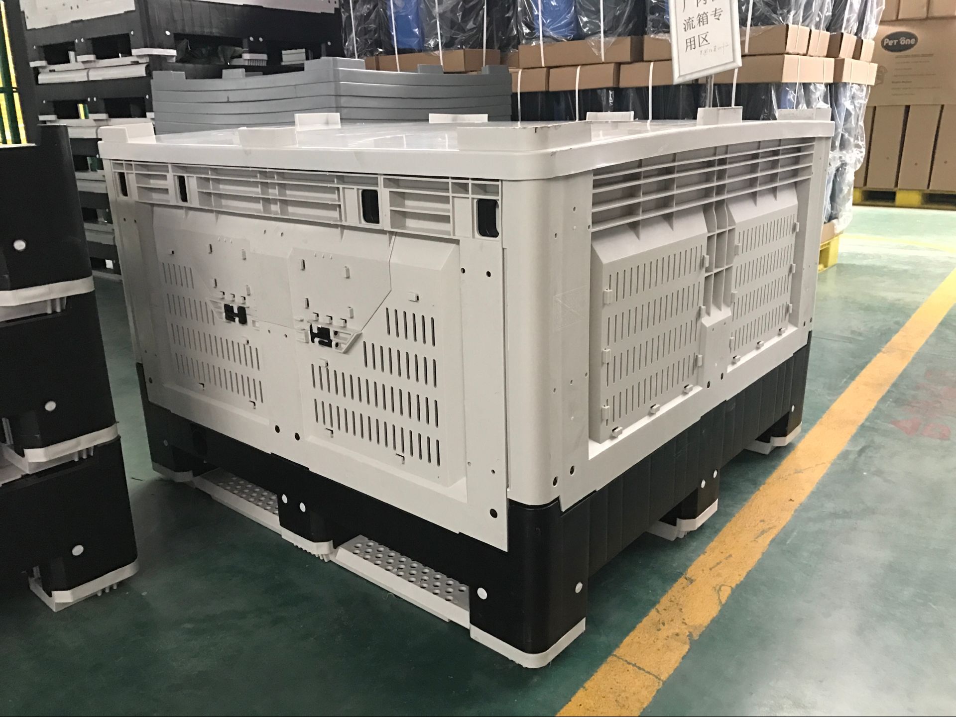 Gro&szlig;e Kunststoff-Lagerbeh&auml;lter mit Deckel, Kunststoff-Palettenbox zum Verkauf