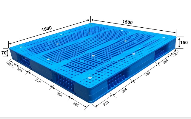 Neue große, doppelt gestapelte Kunststoffpaletten für das Lager