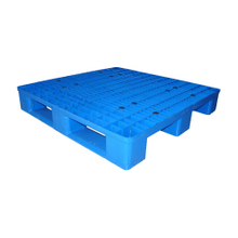 Farbige Regale, schachtelbare Kunststoffpaletten 1000 x 1000