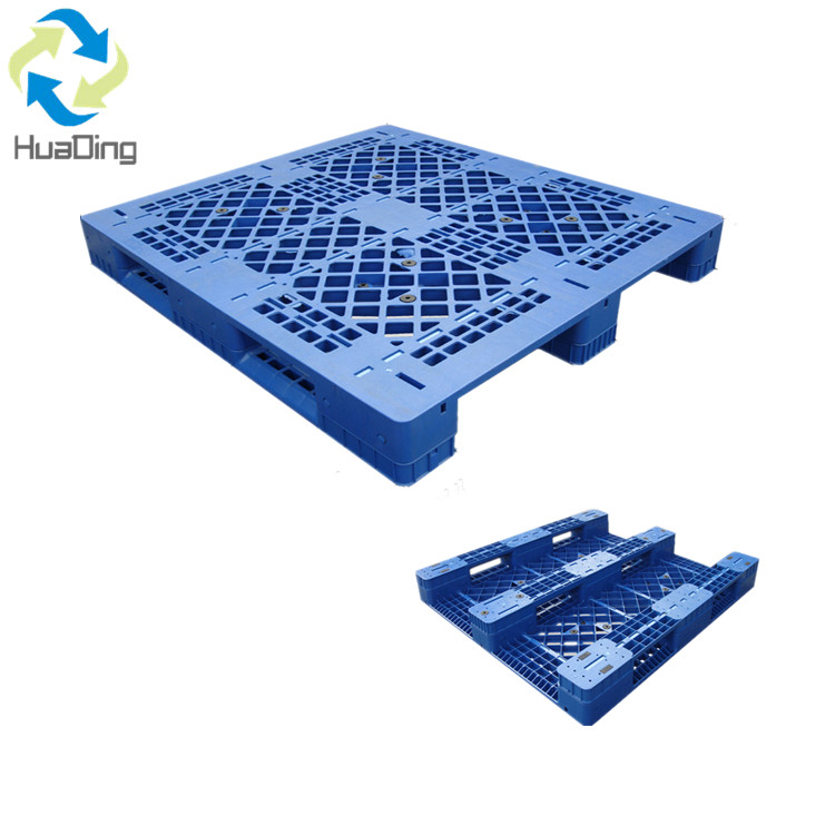 1200 x 1000 Hartplastikpalette mit drei Kufen, einseitigem Gitterdeck