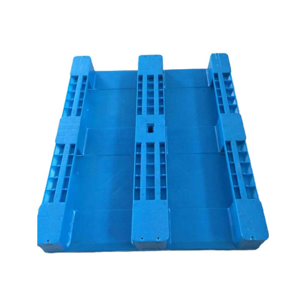 48 x 40 Standard-Paletten mit ineinander verschiebbaren blauen Kunststoffkufen und Lippe