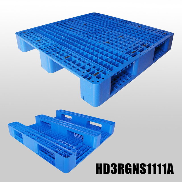 1100*1100 Blaue Kunststoffpalette mit drei Kufen und offener Deckaufbewahrung