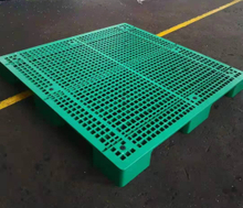 Große, quadratische, grüne, schachtelbare Kunststoffpaletten mit offenem Deck