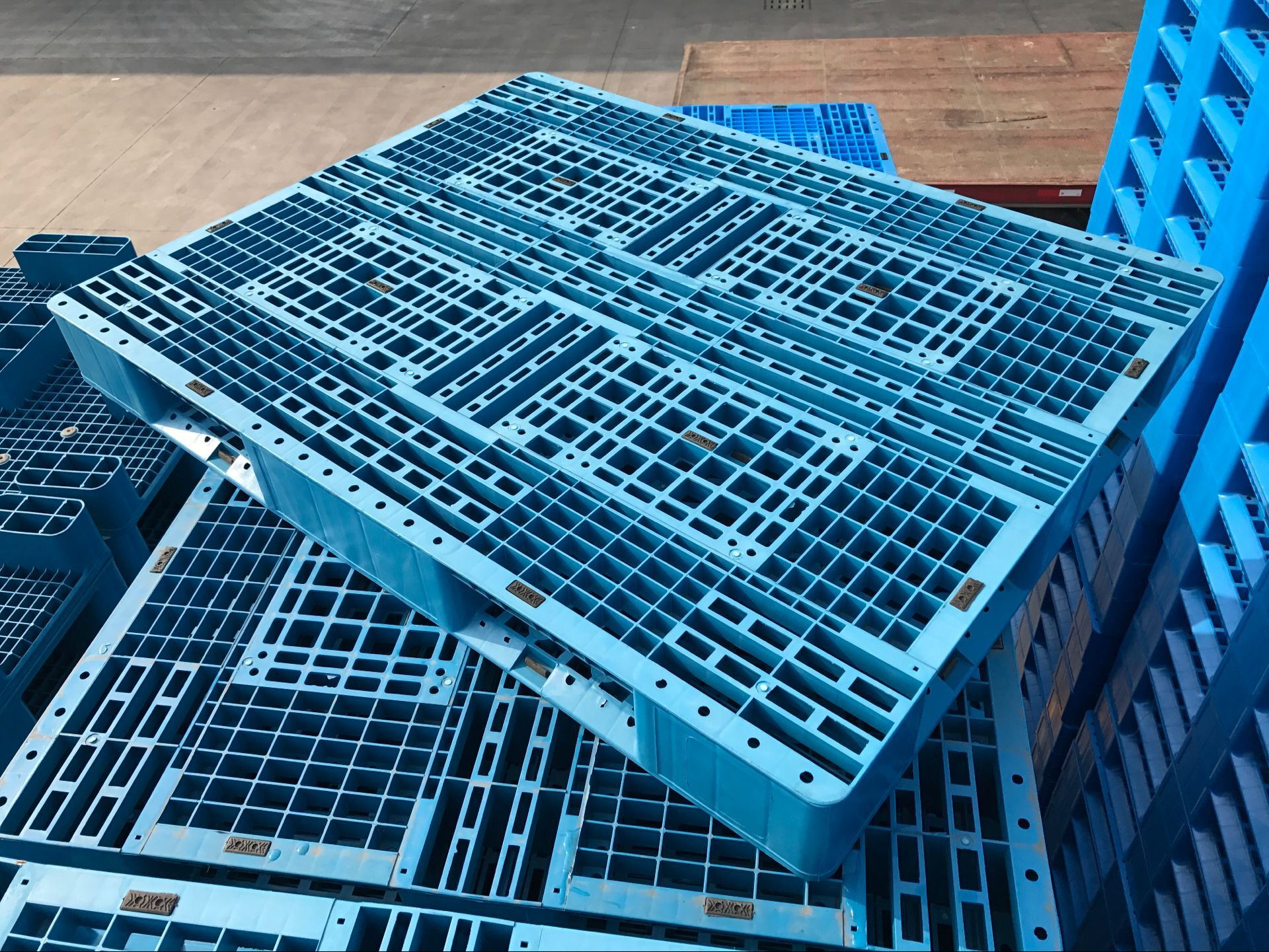 Paletten aus recyceltem Kunststoff