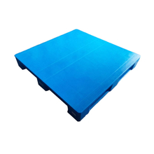 1100 x 1100 robuste, regalfähige Kunststoffpaletten mit fester Oberseite