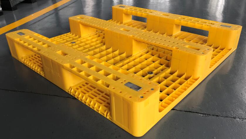 Gelbe, quadratische, regalfähige HDPE-Kunststoffpaletten für die Automatisierung