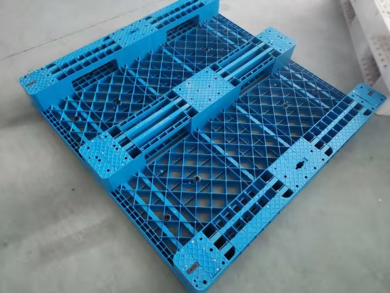 Wiederverwendbare blaue, regalfähige Kunststoffpaletten für die Automatisierung