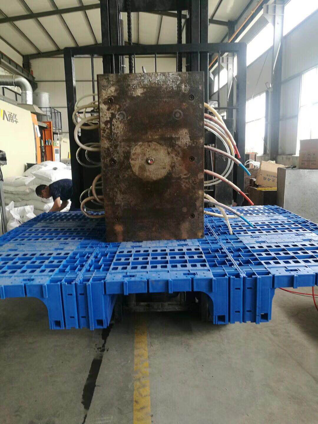 Modulare HDPE-Kunststoffpalette mit offenem Deck und drei Kufen