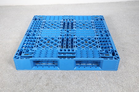 1111 Kunststoffpalette mit offenem Deck und 6 Kufen