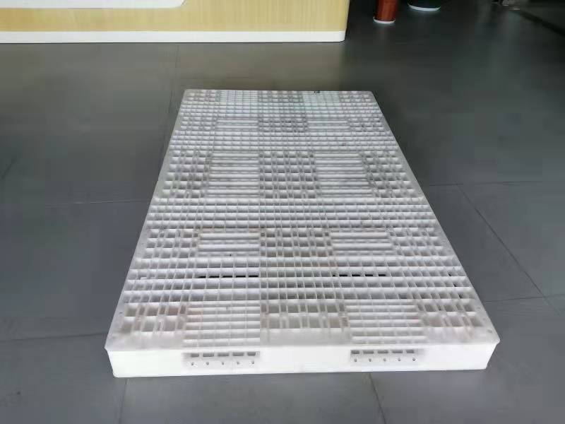 Übergroße, rechteckige Stapelpaletten aus weißem, wendbarem Mesh-Kunststoff