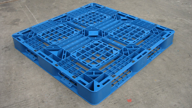 Quadratische HDPE-Bodenpaletten aus leichtem Netzgewebe und d&uuml;nnem Kunststoff