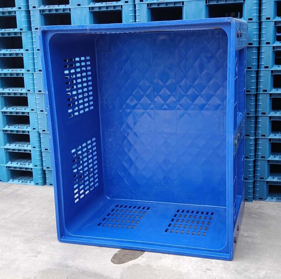 Große, stapelbare, belüftete Lagerbehälter aus Kunststoffpaletten