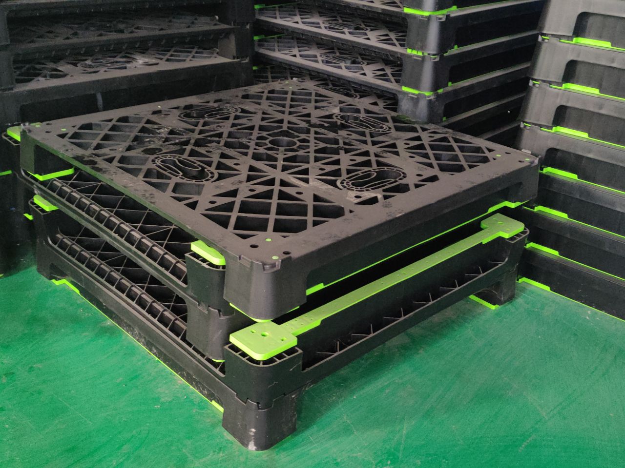 Großbehälter aus Kunststoffpaletten