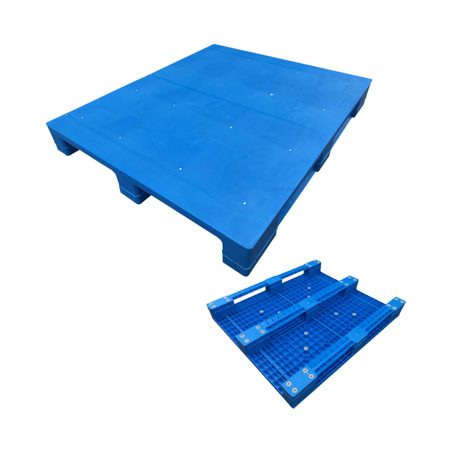 Industrielle, regalf&auml;hige blaue Kunststoffpalette aus HDPE