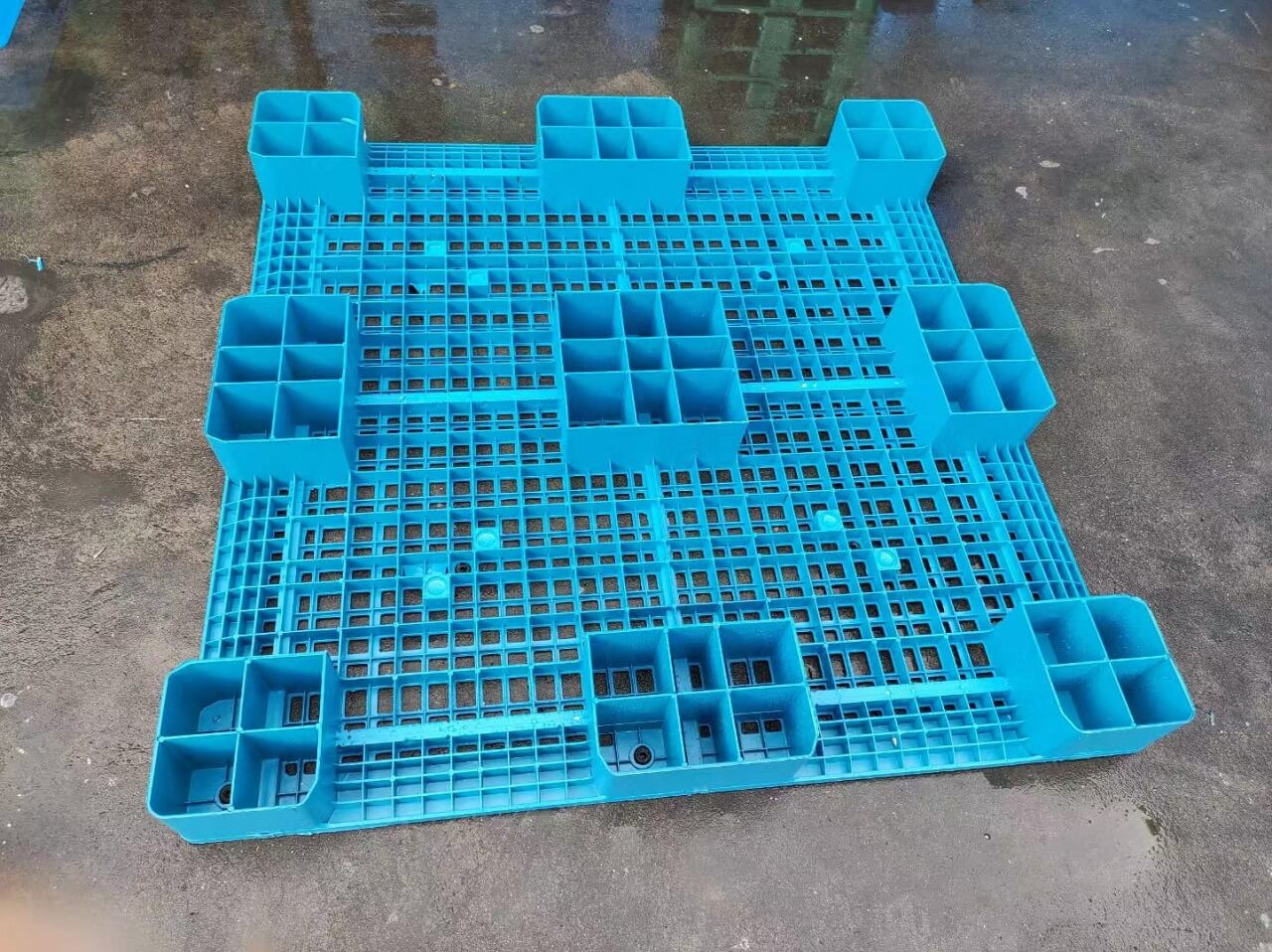 Große quadratische Bodenpaletten aus feuerhemmendem Mesh-Kunststoff