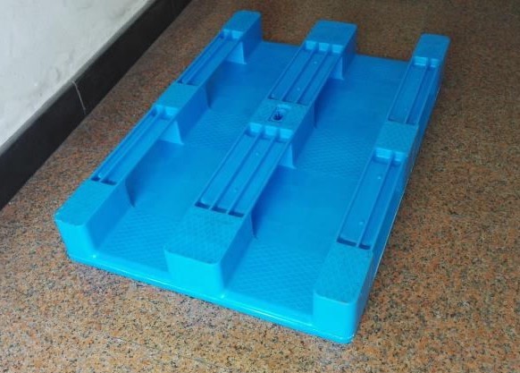 1200 x 800 solide, regalfähige Paletten aus Polyethylen-Kunststoff mit Kufen