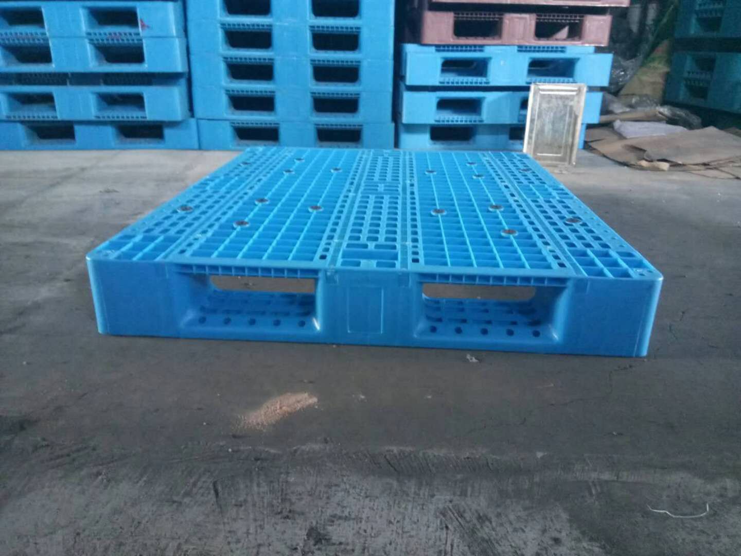 1000 x 1200 robuste, schachtelbare Gitter-Gabelstaplerpaletten aus Kunststoff