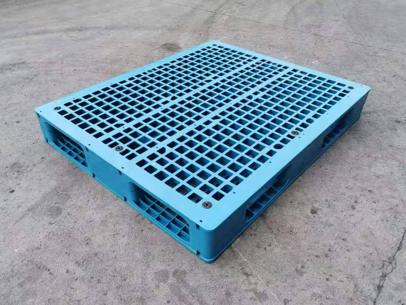 Stapelbare, wendbare Kunststoffpalette aus PP in ISO-Größe 48 x 40