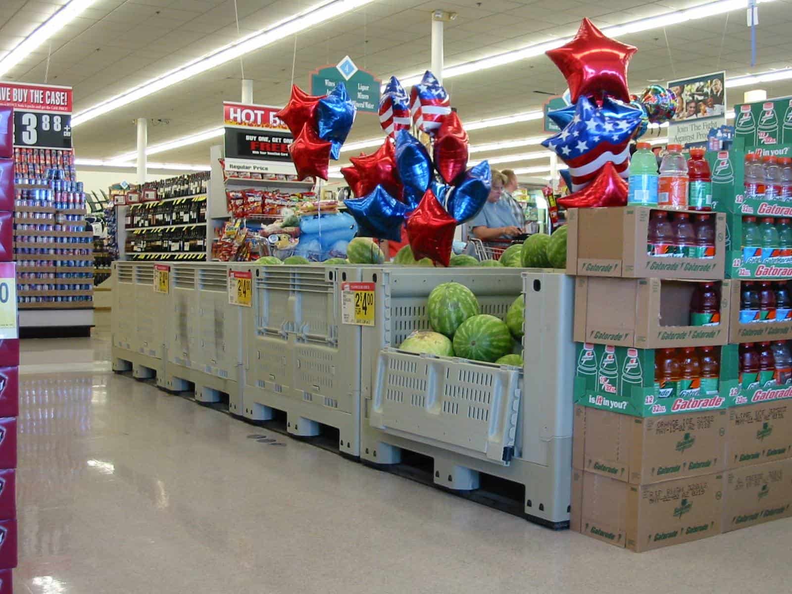 Was sind die Vorteile der Verwendung von Kunststoffpaletten im Supermarkt?