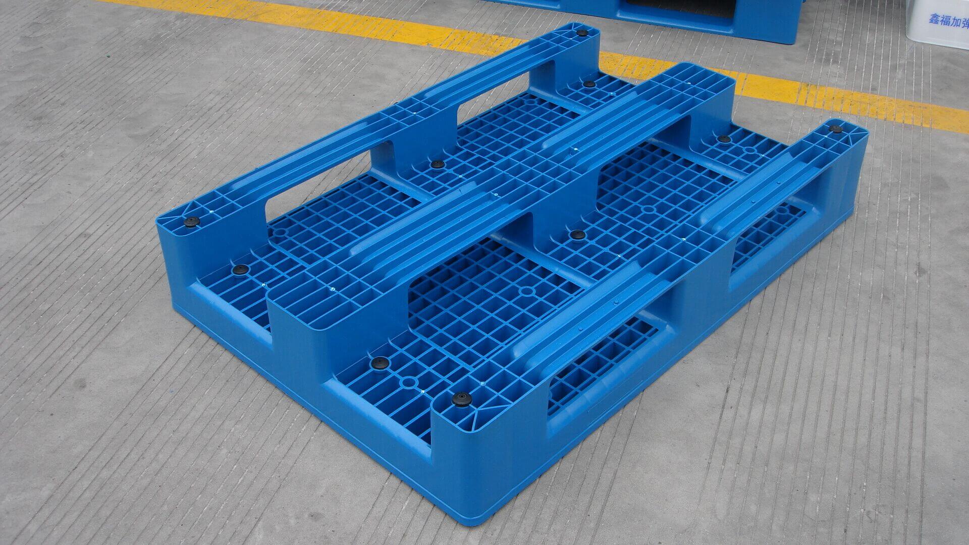 32 x 48 Blaue Euro-Paletten aus robustem Lagernetz-Kunststoff