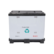 Zusammenklappbarer Sleeve-Pack-Behälter mit spritzgegossenen Kunststoffpaletten