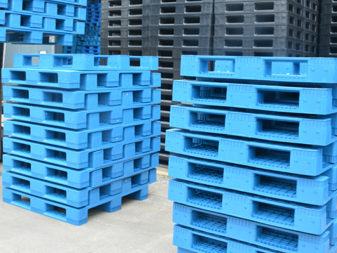 glatte schwarze Kunststoffpaletten