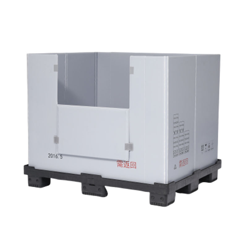 Zusammenklappbarer Sleeve-Pack-Beh&auml;lter mit spritzgegossenen Kunststoffpaletten