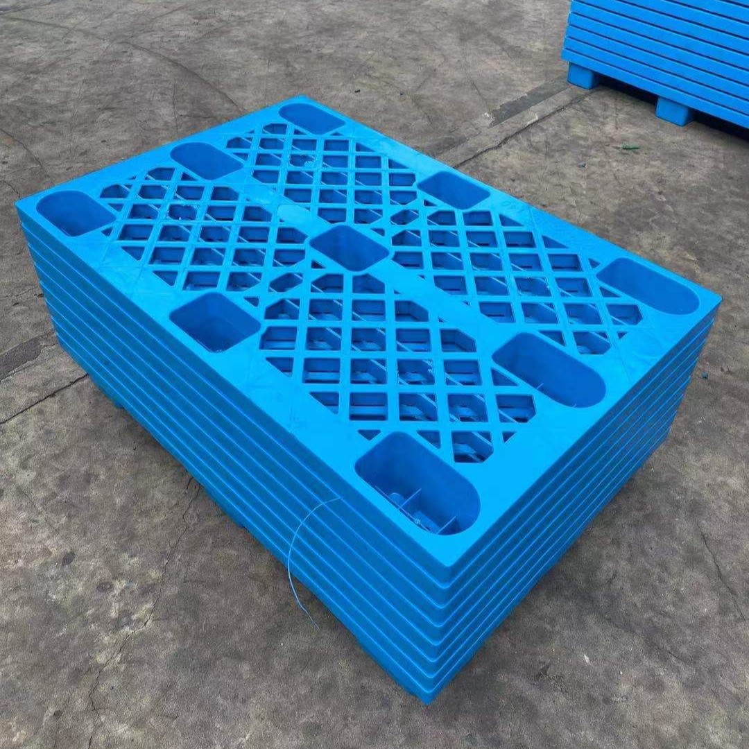 Leichte, schachtelbare Palettenkufen aus spritzgegossenem HDPE-Kunststoff