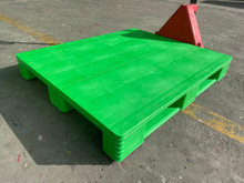 Großhandel mit 1200 x 1000 grünen HDPE-Kunststoffpaletten mit 3 Kufen
