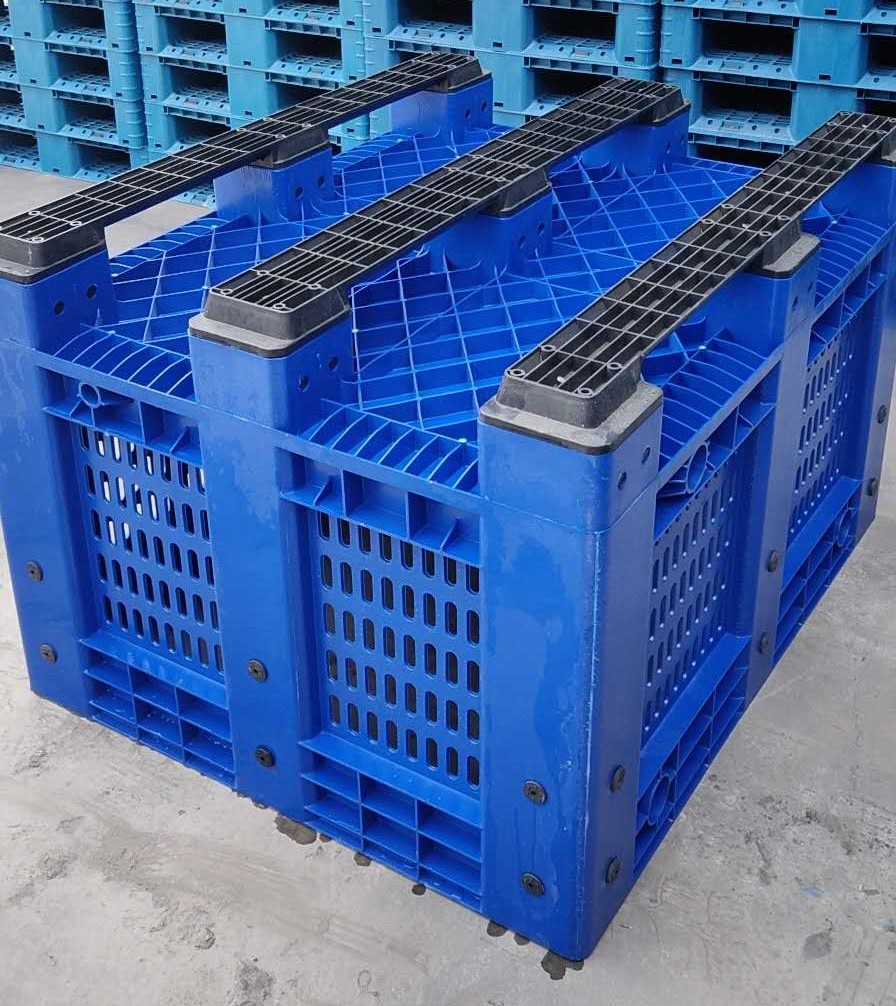 Große, stapelbare, belüftete Lagerbehälter aus Kunststoffpaletten