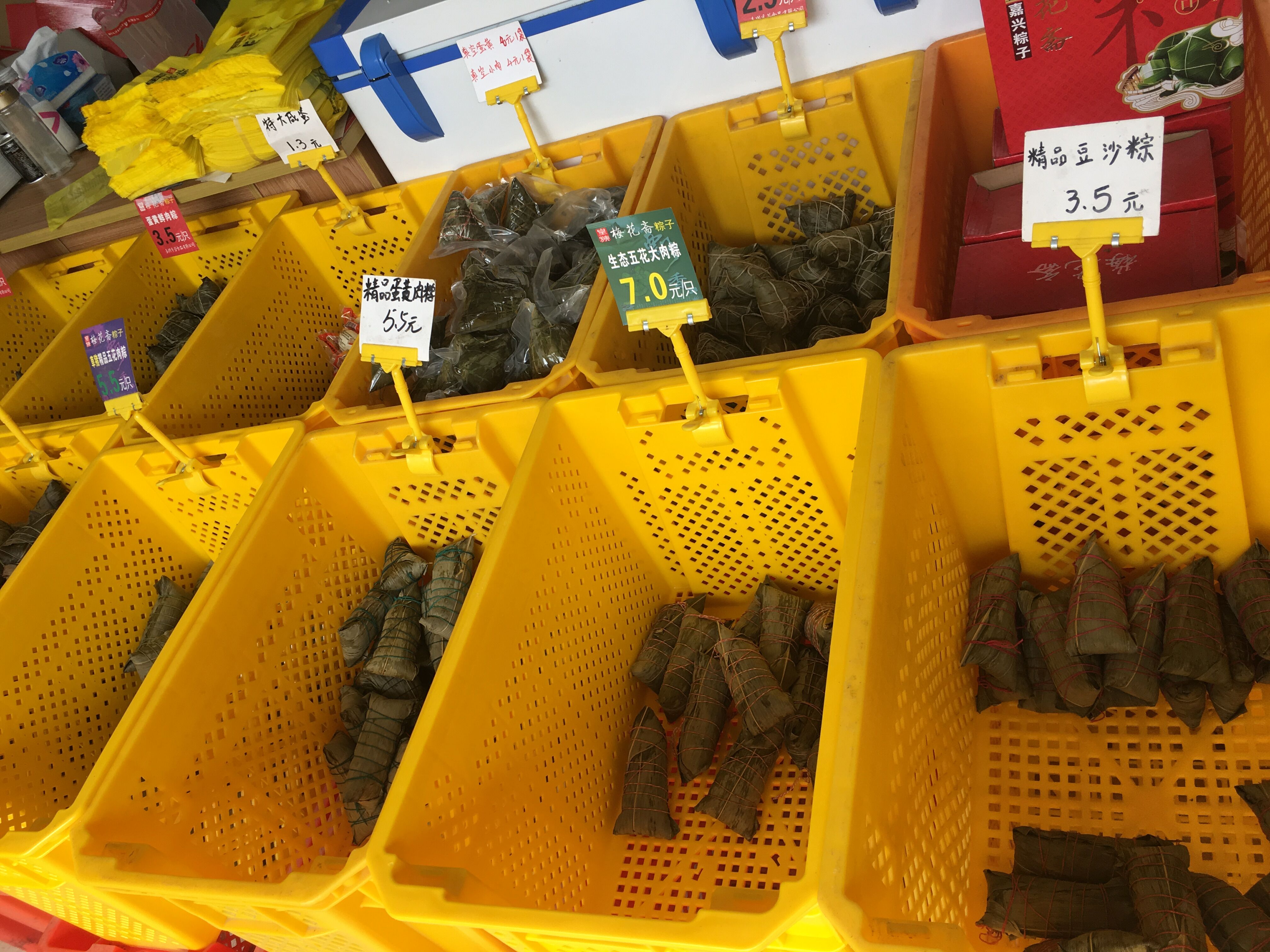 Stapel- und Nestbehälter aus Kunststoff